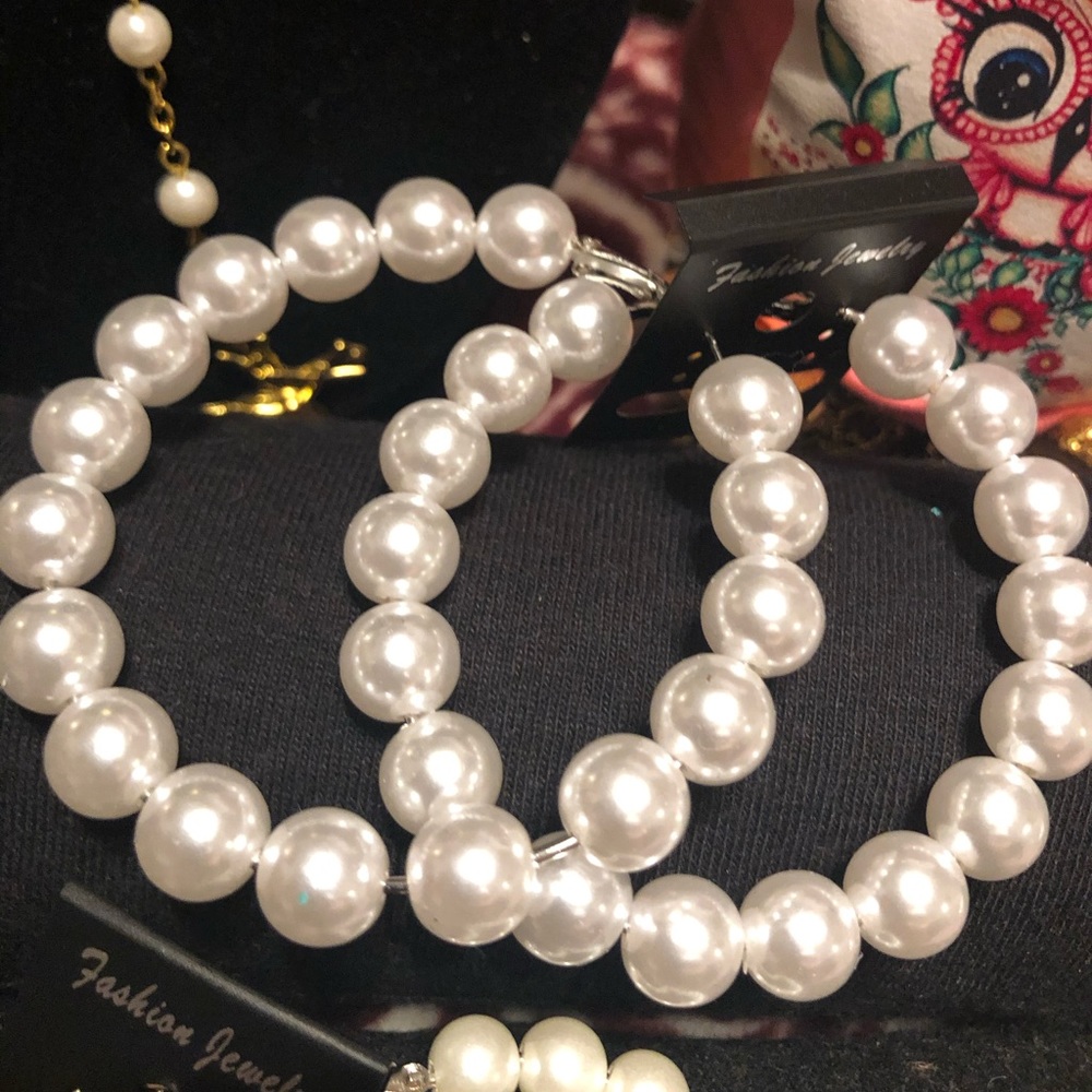 Large Pearl Hoop Earrings - Picture 1 of 3